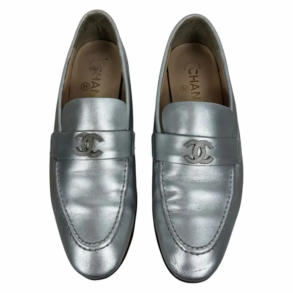 Chanel Interlocking CC Logo Metallic Leather Loafer Silver Size 38C